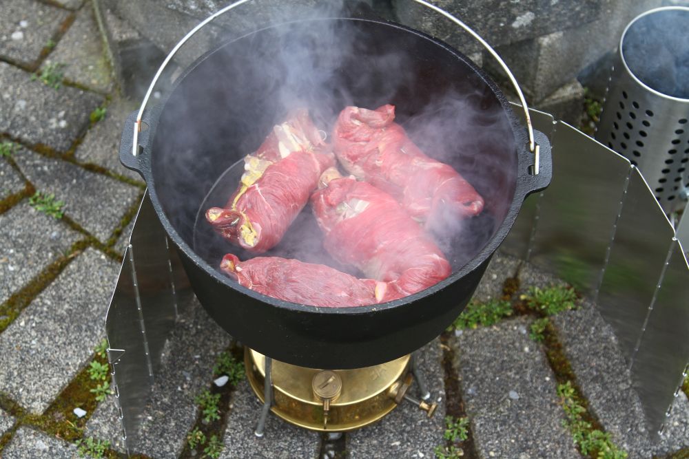 Erstes Mal Dutch Oven Rinderrouladen zu Ostern Grillforum und BBQ